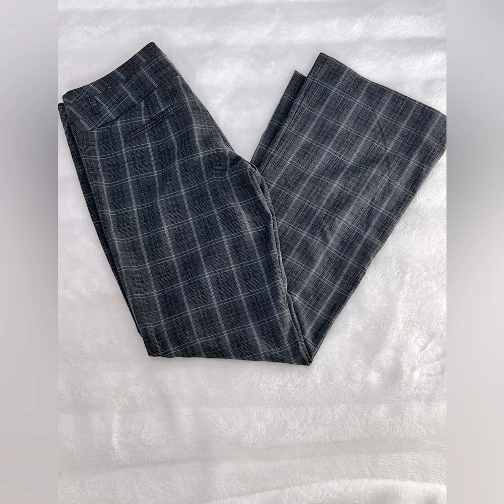 Maurice’s Pin Striped Grey Mid-rise Flare Trousers Size 5/6